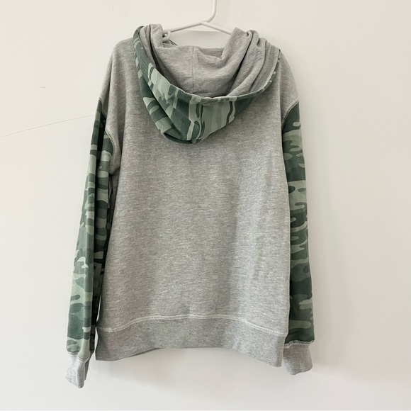 NWT Epic Threads fr Macy’s Camouflage and Gray Hooded Sweatshirt Small 56-74 lbs - Picture 6 of 7